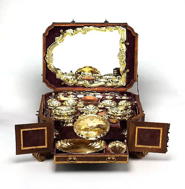 Toilet set in its original case